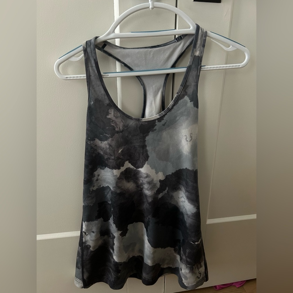 Lululemon workout tank size 8